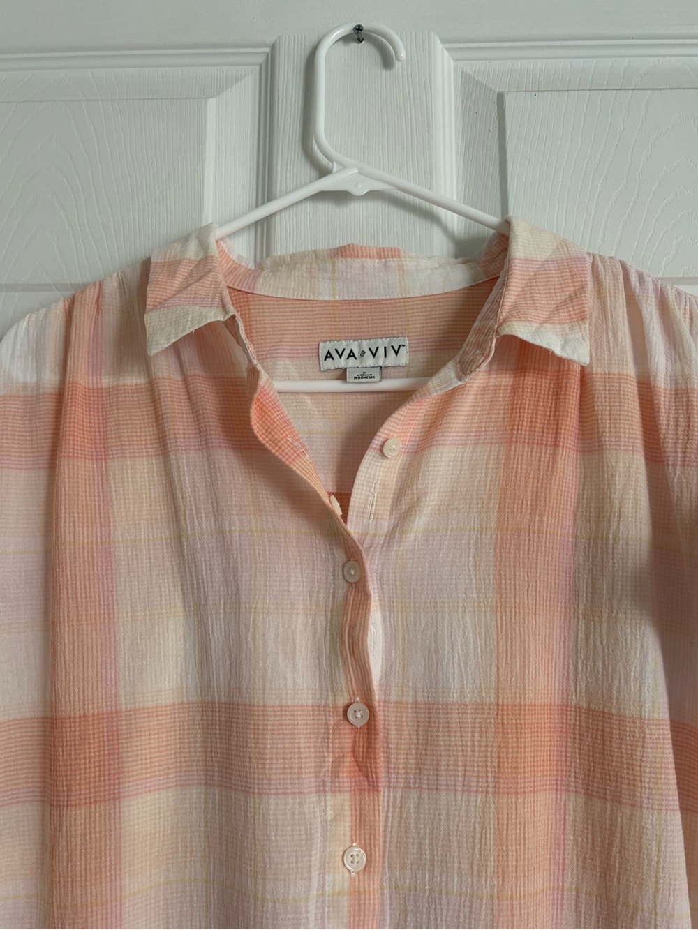 Women’s Ava & Viv Short Sleeve Plaid Button Down Shirt - Picture 2 of 5